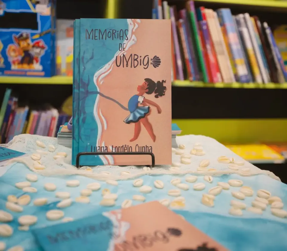 Capa do ebook Memórias de Umbigo, de Lua Lordelo